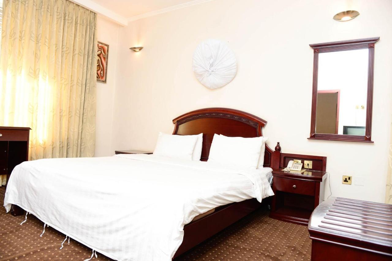 Room In Bb - Enjoy You Vacation Wail Staying In This Single Room Fit For 2 People キガリ エクステリア 写真