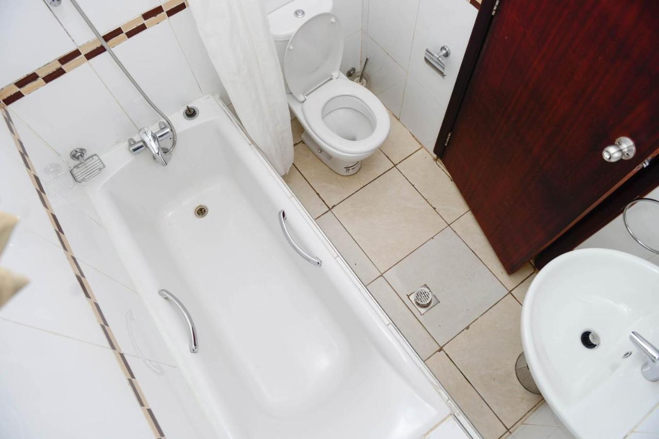 Room In Bb - Enjoy You Vacation Wail Staying In This Single Room Fit For 2 People キガリ エクステリア 写真