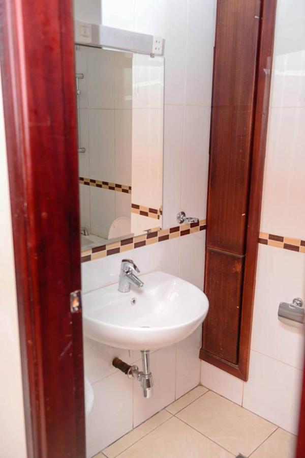 Room In Bb - Enjoy You Vacation Wail Staying In This Single Room Fit For 2 People キガリ エクステリア 写真